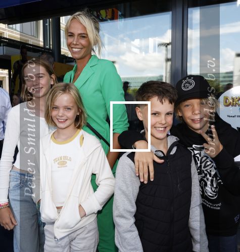 Utrecht 6 juli 2024
Premiere superkrachten voor je hoofd in Kinopolis in Utrecht . Nicolette Kluijver kwam met haar drie kinderen.