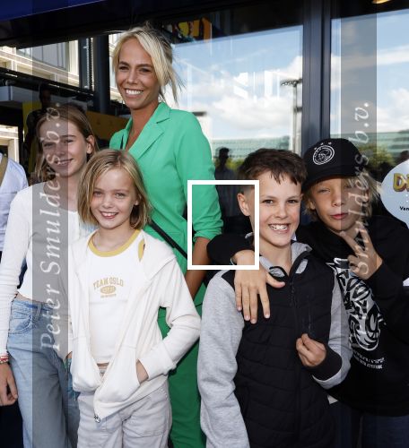 Utrecht 6 juli 2024
Premiere superkrachten voor je hoofd in Kinopolis in Utrecht . Nicolette Kluijver kwam met haar drie kinderen.