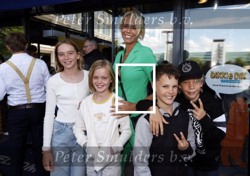 Utrecht 6 juli 2024
Premiere superkrachten voor je hoofd in Kinopolis in Utrecht . Nicolette Kluijver kwam met haar drie kinderen.