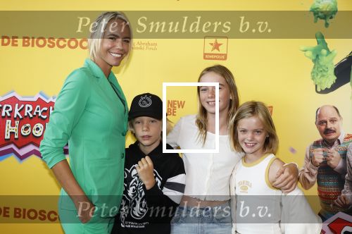 Utrecht 6 juli 2024
Premiere superkrachten voor je hoofd in Kinopolis in Utrecht . Nicolette Kluijver kwam met haar drie kinderen.