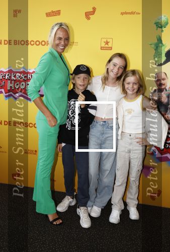 Utrecht 6 juli 2024
Premiere superkrachten voor je hoofd in Kinopolis in Utrecht . Nicolette Kluijver kwam met haar drie kinderen.