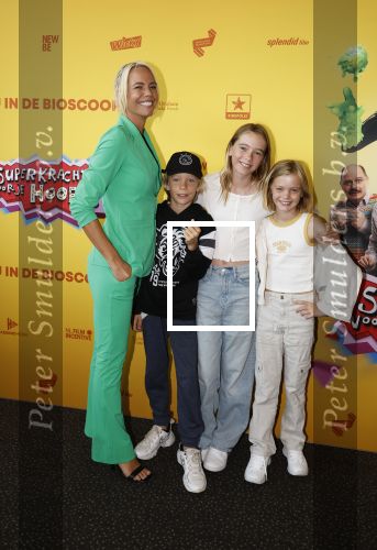 Utrecht 6 juli 2024
Premiere superkrachten voor je hoofd in Kinopolis in Utrecht . Nicolette Kluijver kwam met haar drie kinderen.