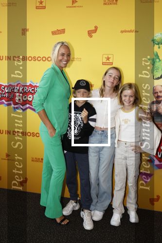 Utrecht 6 juli 2024
Premiere superkrachten voor je hoofd in Kinopolis in Utrecht . Nicolette Kluijver kwam met haar drie kinderen.