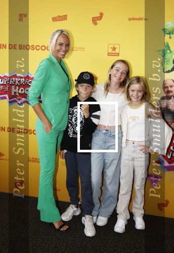 Utrecht 6 juli 2024
Premiere superkrachten voor je hoofd in Kinopolis in Utrecht . Nicolette Kluijver kwam met haar drie kinderen.