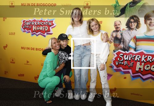 Utrecht 6 juli 2024
Premiere superkrachten voor je hoofd in Kinopolis in Utrecht . Nicolette Kluijver kwam met haar drie kinderen.