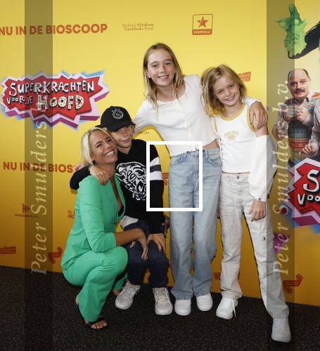 Utrecht 6 juli 2024
Premiere superkrachten voor je hoofd in Kinopolis in Utrecht . Nicolette Kluijver kwam met haar drie kinderen.