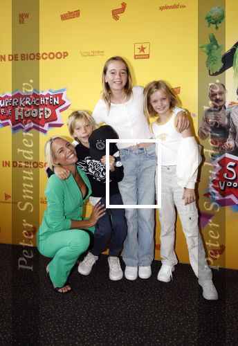 Utrecht 6 juli 2024
Premiere superkrachten voor je hoofd in Kinopolis in Utrecht . Nicolette Kluijver kwam met haar drie kinderen.