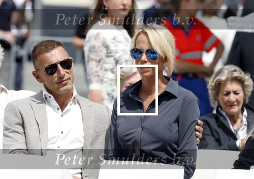Amsterdam 15 juli 2024
Nicolette Kluijver met haar partner Milan bij onthulling kunstwerk ter nagedachtenis van Peter R de Vries op het Leidse Plein.