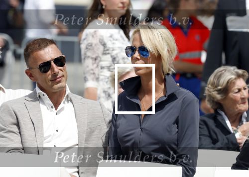 Amsterdam 15 juli 2024
Nicolette Kluijver met haar partner Milan bij onthulling kunstwerk ter nagedachtenis van Peter R de Vries op het Leidse Plein.