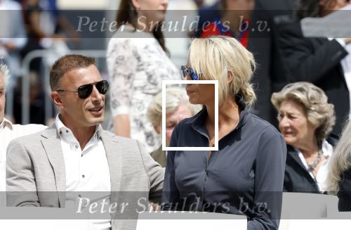 Amsterdam 15 juli 2024
Nicolette Kluijver met haar partner Milan bij onthulling kunstwerk ter nagedachtenis van Peter R de Vries op het Leidse Plein.
