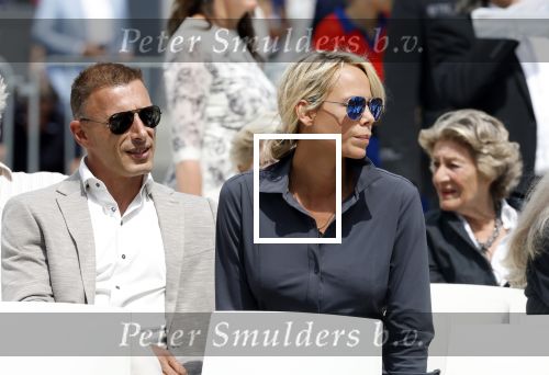 Amsterdam 15 juli 2024
Nicolette Kluijver met haar partner Milan bij onthulling kunstwerk ter nagedachtenis van Peter R de Vries op het Leidse Plein.