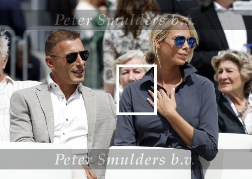 Amsterdam 15 juli 2024
Nicolette Kluijver met haar partner Milan bij onthulling kunstwerk ter nagedachtenis van Peter R de Vries op het Leidse Plein.
