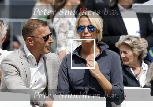 Amsterdam 15 juli 2024
Nicolette Kluijver met haar partner Milan bij onthulling kunstwerk ter nagedachtenis van Peter R de Vries op het Leidse Plein.