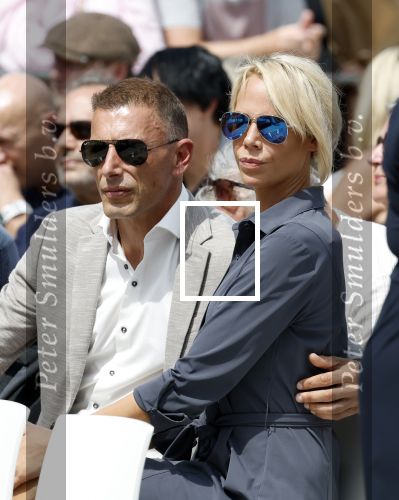 Amsterdam 15 juli 2024
Nicolette Kluijver met haar partner Milan bij onthulling kunstwerk ter nagedachtenis van Peter R de Vries op het Leidse Plein.