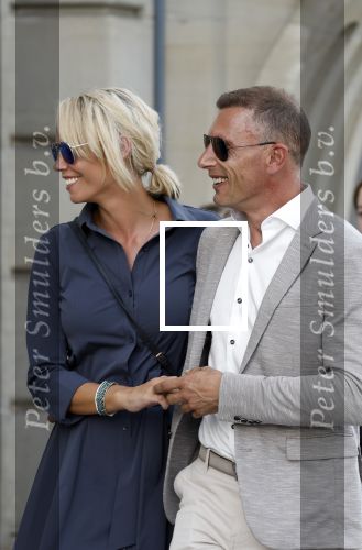 Amsterdam 15 juli 2024
Nicolette Kluijver met haar partner Milan bij onthulling kunstwerk ter nagedachtenis van Peter R de Vries op het Leidse Plein.
