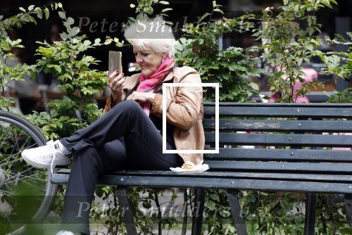 Amsterdam 1 juli 2024
Pamela Teves op de fiets in Amsterdam zuid . Zee eet daarna lekker een broodje en Face timed met iemand