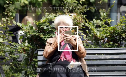 Amsterdam 1 juli 2024
Pamela Teves op de fiets in Amsterdam zuid . Zee eet daarna lekker een broodje en Face timed met iemand