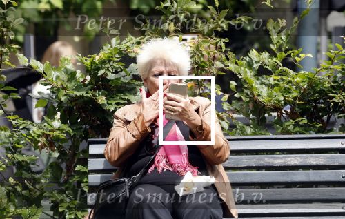 Amsterdam 1 juli 2024
Pamela Teves op de fiets in Amsterdam zuid . Zee eet daarna lekker een broodje en Face timed met iemand