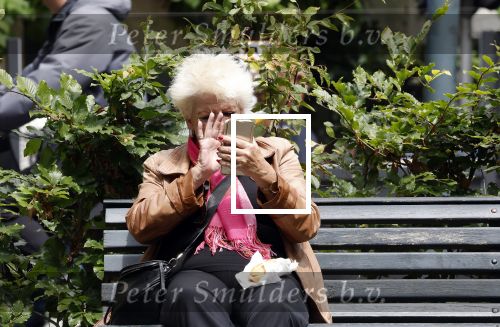Amsterdam 1 juli 2024
Pamela Teves op de fiets in Amsterdam zuid . Zee eet daarna lekker een broodje en Face timed met iemand
