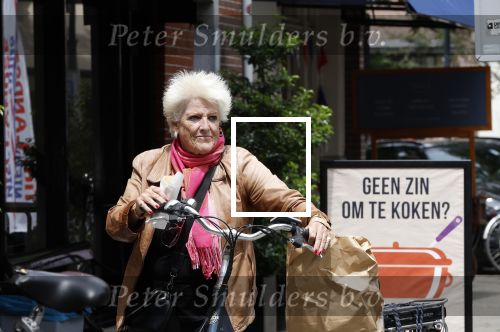 Amsterdam 1 juli 2024
Pamela Teves op de fiets in Amsterdam zuid . Zee eet daarna lekker een broodje en Face timed met iemand