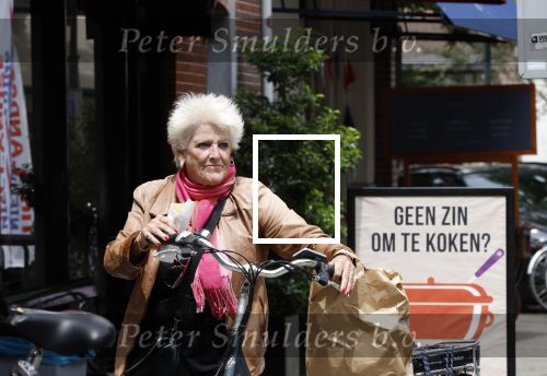Amsterdam 1 juli 2024
Pamela Teves op de fiets in Amsterdam zuid . Zee eet daarna lekker een broodje en Face timed met iemand