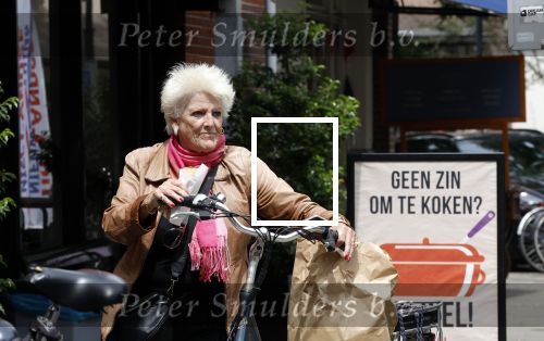 Amsterdam 1 juli 2024
Pamela Teves op de fiets in Amsterdam zuid . Zee eet daarna lekker een broodje en Face timed met iemand