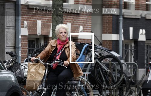 Amsterdam 1 juli 2024
Pamela Teves op de fiets in Amsterdam zuid . Zee eet daarna lekker een broodje en Face timed met iemand