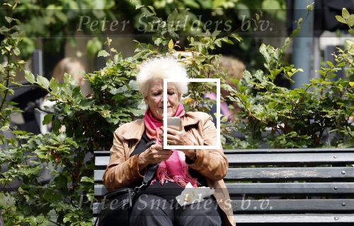 Amsterdam 1 juli 2024
Pamela Teves op de fiets in Amsterdam zuid . Zee eet daarna lekker een broodje en Face timed met iemand