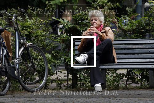 Amsterdam 1 juli 2024
Pamela Teves op de fiets in Amsterdam zuid . Zee eet daarna lekker een broodje en Face timed met iemand