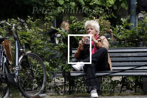 Amsterdam 1 juli 2024
Pamela Teves op de fiets in Amsterdam zuid . Zee eet daarna lekker een broodje en Face timed met iemand