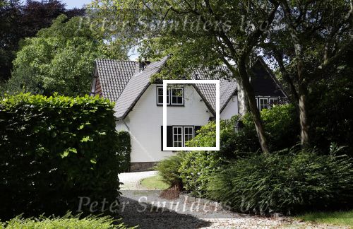 Blaricum 4 juli 2024
Het huis van paul de Leeuw en zijn man Stefan Nugter in Blaricum in na bijna 3 jaar verkocht.