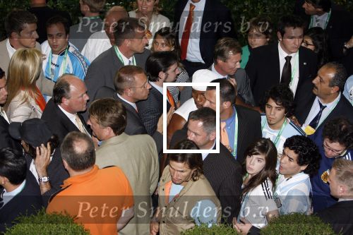 Frankfurt, 21 Juni 2006 WK Voetbal 2006
3e Poule-Wedstrijd Nederland-Argentinie, eindstand 0-0
Na afloop van de wedstrijd een ontmoeting tussen ZKH Prins willem Alexander, Prinses Maxima en Maradona
@ Foto Peter Smulders The Netherlands