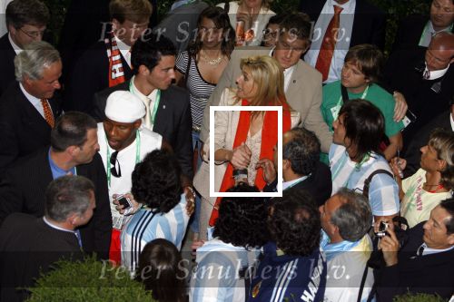 Frankfurt, 21 Juni 2006 WK Voetbal 2006
3e Poule-Wedstrijd Nederland-Argentinie, eindstand 0-0
Na afloop van de wedstrijd een ontmoeting tussen ZKH Prins willem Alexander, Prinses Maxima en Maradona
@ Foto Peter Smulders The Netherlands