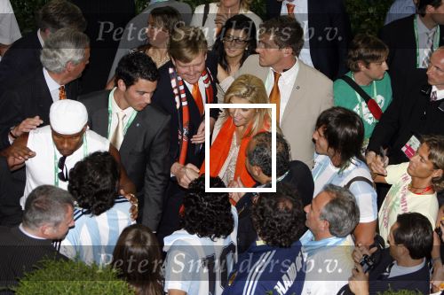Frankfurt, 21 Juni 2006 WK Voetbal 2006
3e Poule-Wedstrijd Nederland-Argentinie, eindstand 0-0
Na afloop van de wedstrijd een ontmoeting tussen ZKH Prins willem Alexander, Prinses Maxima en Maradona
@ Foto Peter Smulders The Netherlands