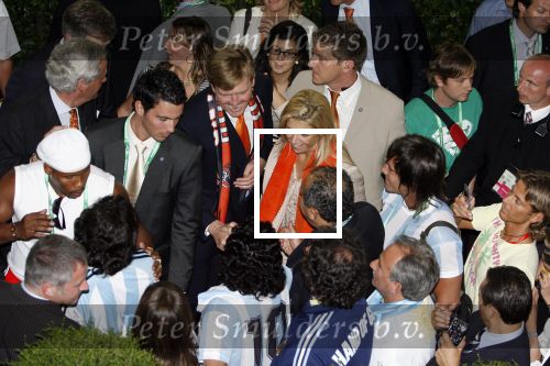 Frankfurt, 21 Juni 2006 WK Voetbal 2006
3e Poule-Wedstrijd Nederland-Argentinie, eindstand 0-0
Na afloop van de wedstrijd een ontmoeting tussen ZKH Prins willem Alexander, Prinses Maxima en Maradona
@ Foto Peter Smulders The Netherlands