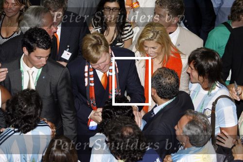 Frankfurt, 21 Juni 2006 WK Voetbal 2006
3e Poule-Wedstrijd Nederland-Argentinie, eindstand 0-0
Na afloop van de wedstrijd een ontmoeting tussen ZKH Prins willem Alexander, Prinses Maxima en Maradona
@ Foto Peter Smulders The Netherlands