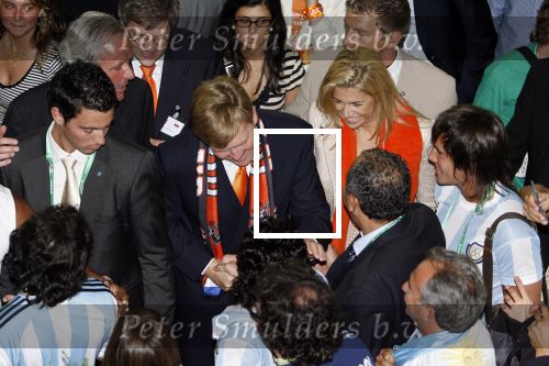 Frankfurt, 21 Juni 2006 WK Voetbal 2006
3e Poule-Wedstrijd Nederland-Argentinie, eindstand 0-0
Na afloop van de wedstrijd een ontmoeting tussen ZKH Prins willem Alexander, Prinses Maxima en Maradona
@ Foto Peter Smulders The Netherlands