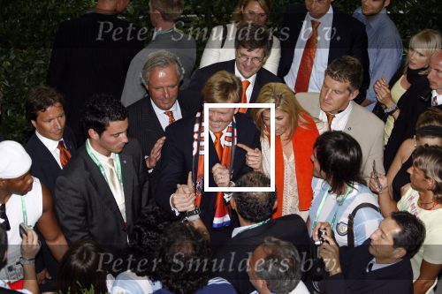 Frankfurt, 21 Juni 2006 WK Voetbal 2006
3e Poule-Wedstrijd Nederland-Argentinie, eindstand 0-0
Na afloop van de wedstrijd een ontmoeting tussen ZKH Prins willem Alexander, Prinses Maxima en Maradona
@ Foto Peter Smulders The Netherlands