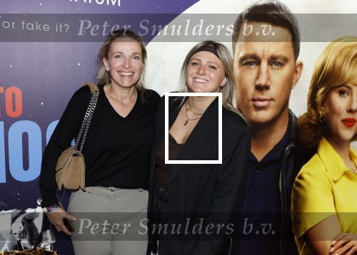 Amsterdam 8 juli 2024
Premiere Fly met to the moon in pathe Arena. Rachel  v Bommel met een vriendin