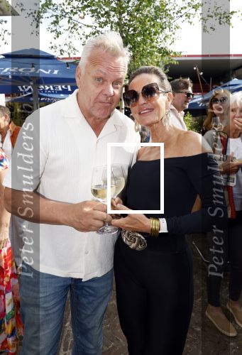 Huizen 14 juli 2024
Presenatie magazine van Nicole des Bouvrie . Rijk de Gooijer jr en .....