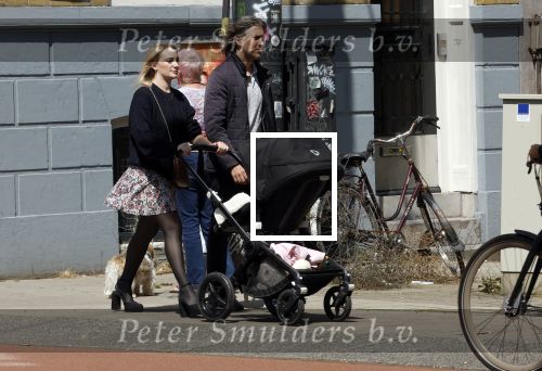 Amsterdam 14 juli 2024
Rob v d Wouw met zijn vriendin achter de kinderwagen met daarin hun baby tje / kindje