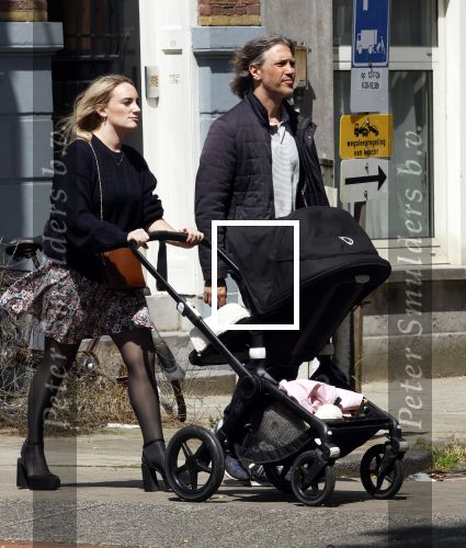 Amsterdam 14 juli 2024
Rob v d Wouw met zijn vriendin achter de kinderwagen met daarin hun baby tje / kindje