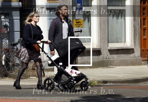 Amsterdam 14 juli 2024
Rob v d Wouw met zijn vriendin achter de kinderwagen met daarin hun baby tje / kindje