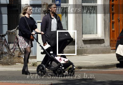 Amsterdam 14 juli 2024
Rob v d Wouw met zijn vriendin achter de kinderwagen met daarin hun baby tje / kindje