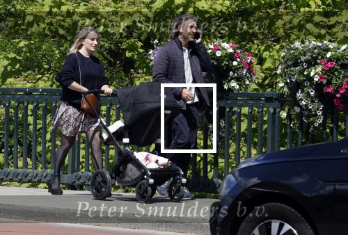 Amsterdam 14 juli 2024
Rob v d Wouw met zijn vriendin achter de kinderwagen met daarin hun baby tje / kindje