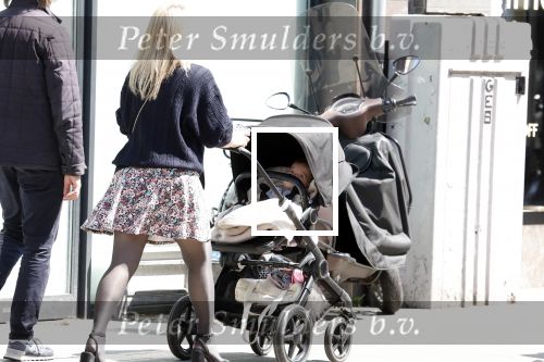 Amsterdam 14 juli 2024
Rob v d Wouw met zijn vriendin achter de kinderwagen met daarin hun baby tje / kindje