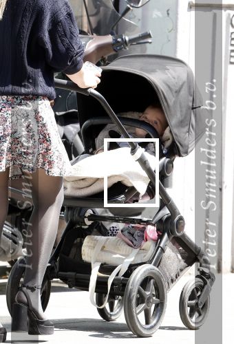 Amsterdam 14 juli 2024
Rob v d Wouw met zijn vriendin achter de kinderwagen met daarin hun baby tje / kindje