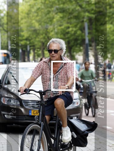 Amsterdam 18 juli 2024
Oud politicus Roger v Boxtel op de fiets in Amsterdam.