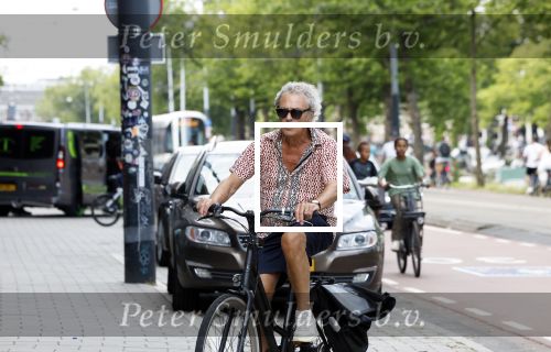 Amsterdam 18 juli 2024
Oud politicus Roger v Boxtel op de fiets in Amsterdam.