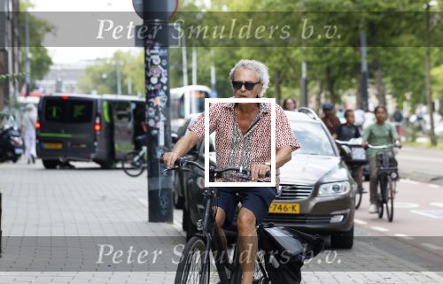 Amsterdam 18 juli 2024
Oud politicus Roger v Boxtel op de fiets in Amsterdam.